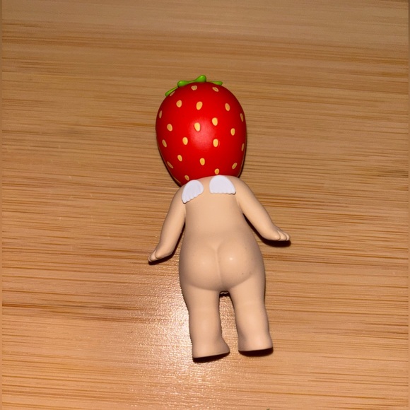 Strawberry Sonny Angel - Picture 2 of 3